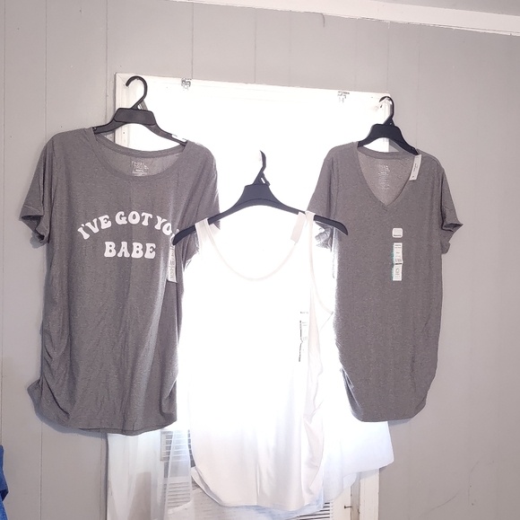 3 maternity tops - Picture 8 of 16
